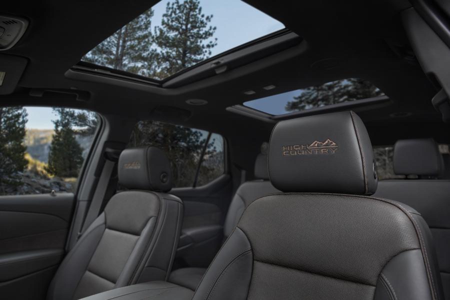 Интерьер Chevrolet Traverse High Country 2020 года  (фото 9 из 20)